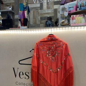 Mantón rojo bordado rojo y colores