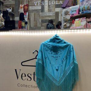Mantón turquesa bordado a juego