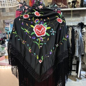 Mantón negro bordado en colores 18,50€