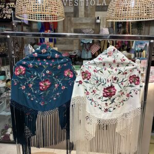 Mantones de flamenca hechos a mano 65,50€