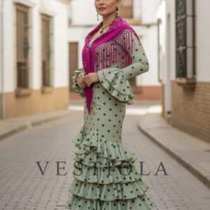 Traje de flamenca de tela verde doble pico 280€
