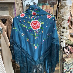 Mantón azul pavo 18,50€